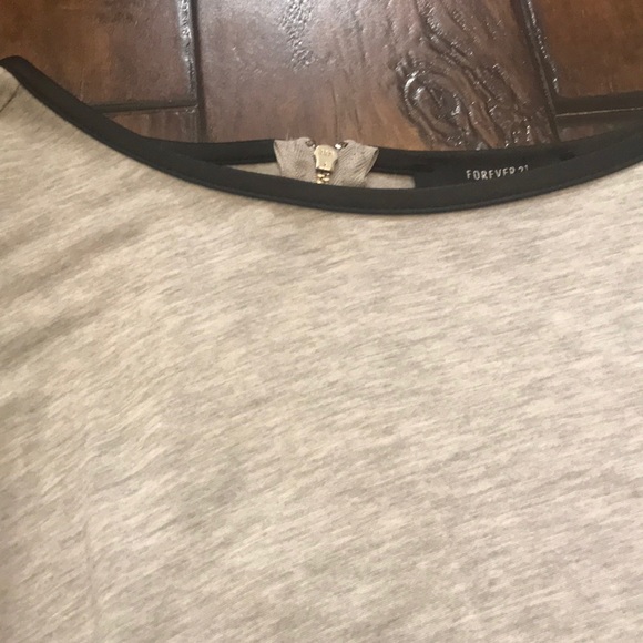 Forever 21 cute flowy top - Picture 3 of 3